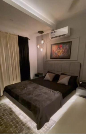 Fully Furnished Luxury bed room available